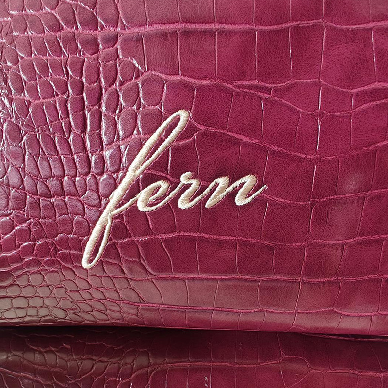 Embroidered Croc Makeup Bag Pe - Travel Accessories Gift Ideas 评论和价格